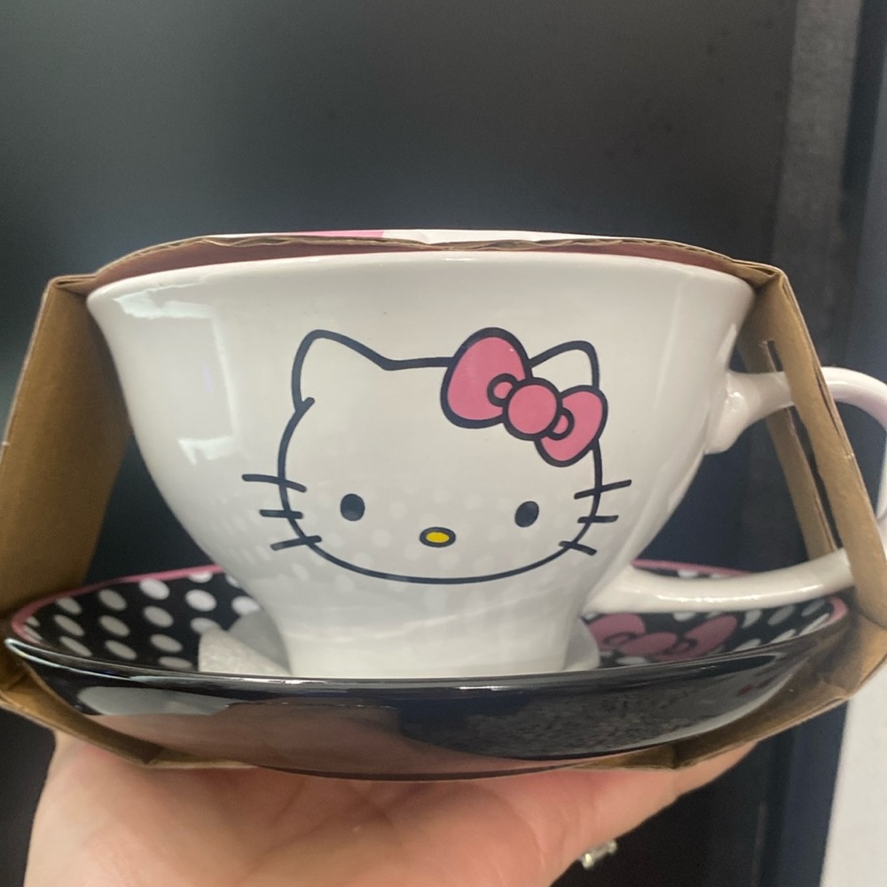 NWT VIRAL Hello Kitty Tea Cup & Saucer Set 12 oz - 354 ml